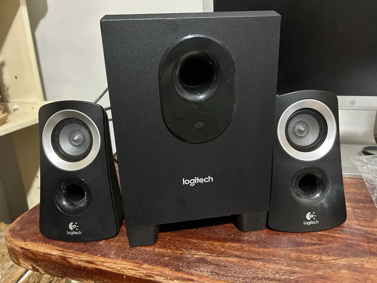 Caixas logithec Z 313