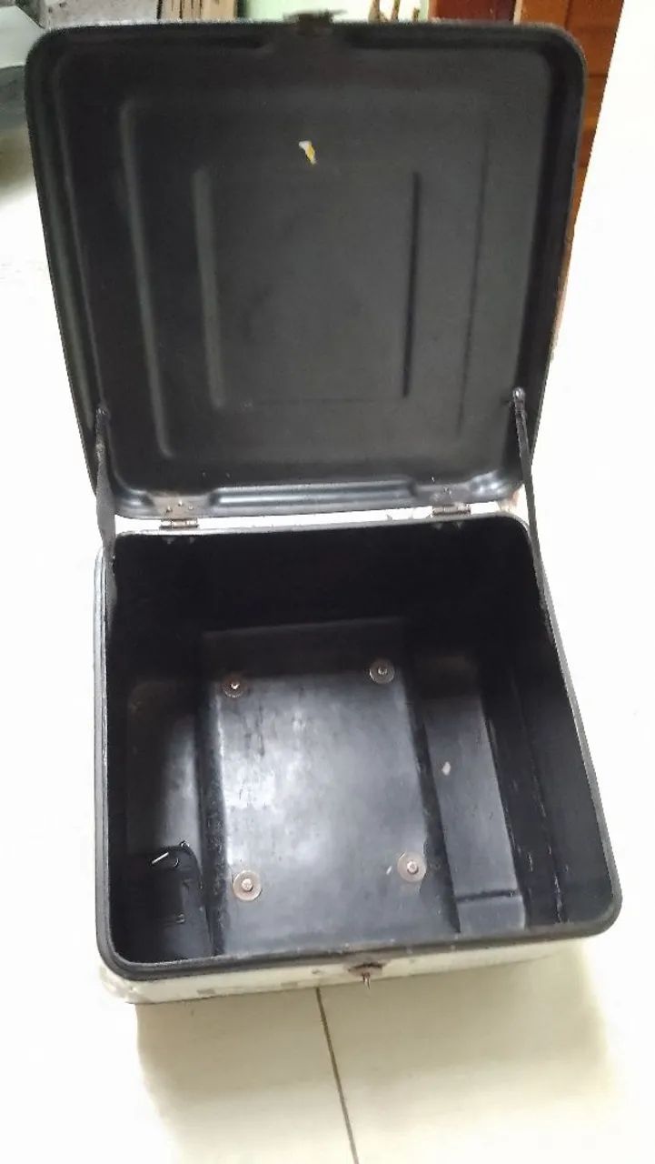 Baú com suporte 