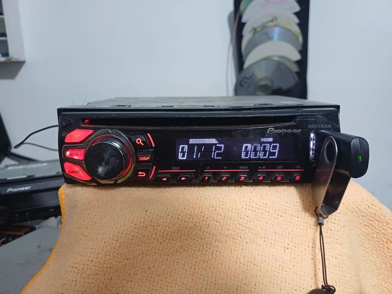 Pioneer  Deh 1680ub ( com Bluetooth no auxiliar)