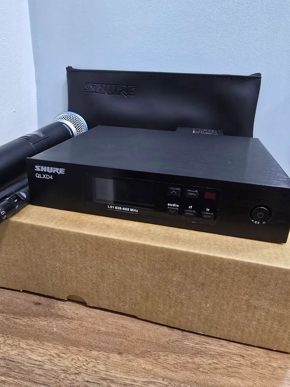 MICROFONE SEM FIO PROFISSIONAL SHURE QLXD4 BETA58  - Foto 2