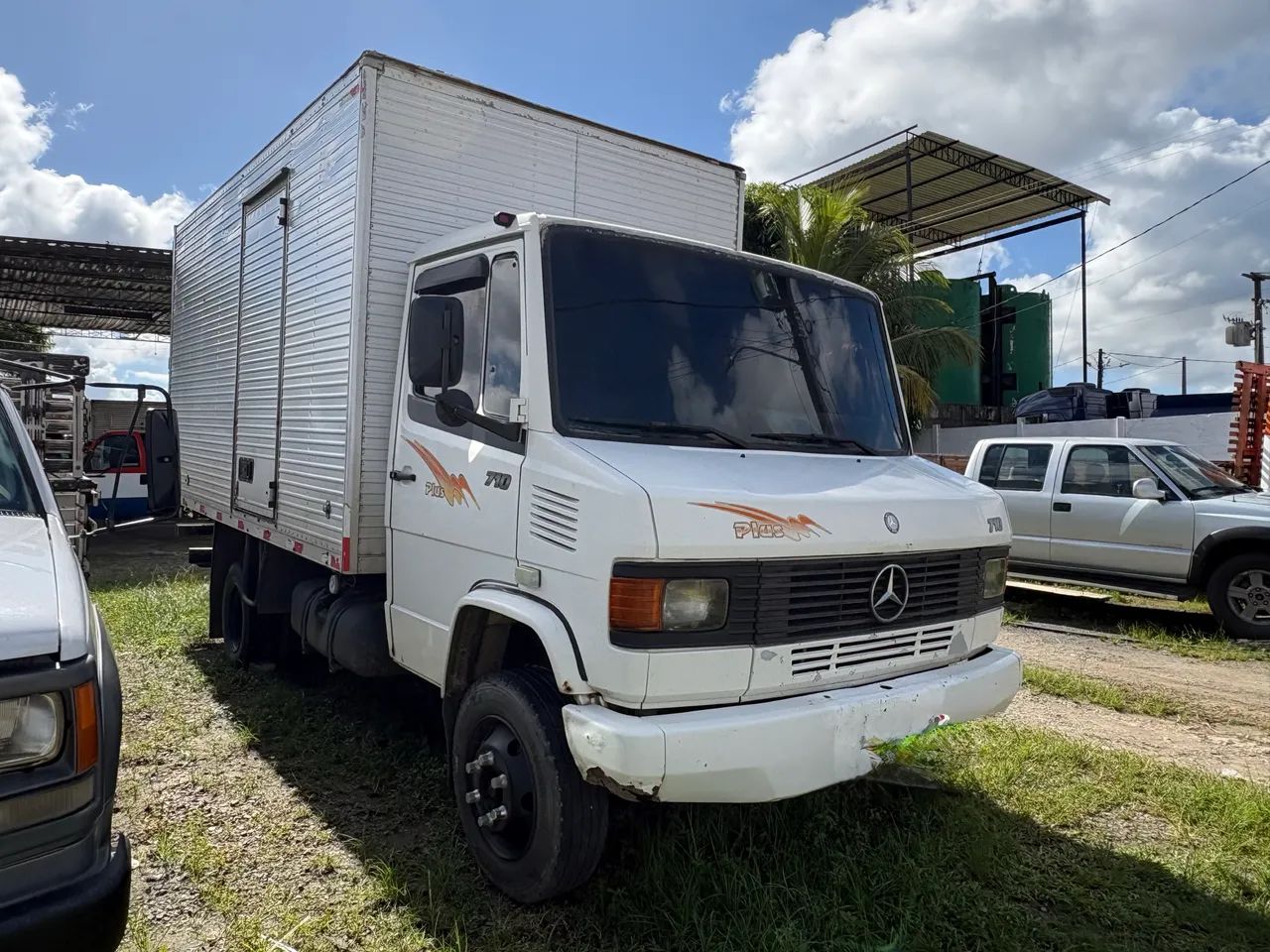 Mb 710 ano 2001 baú   - Foto 4