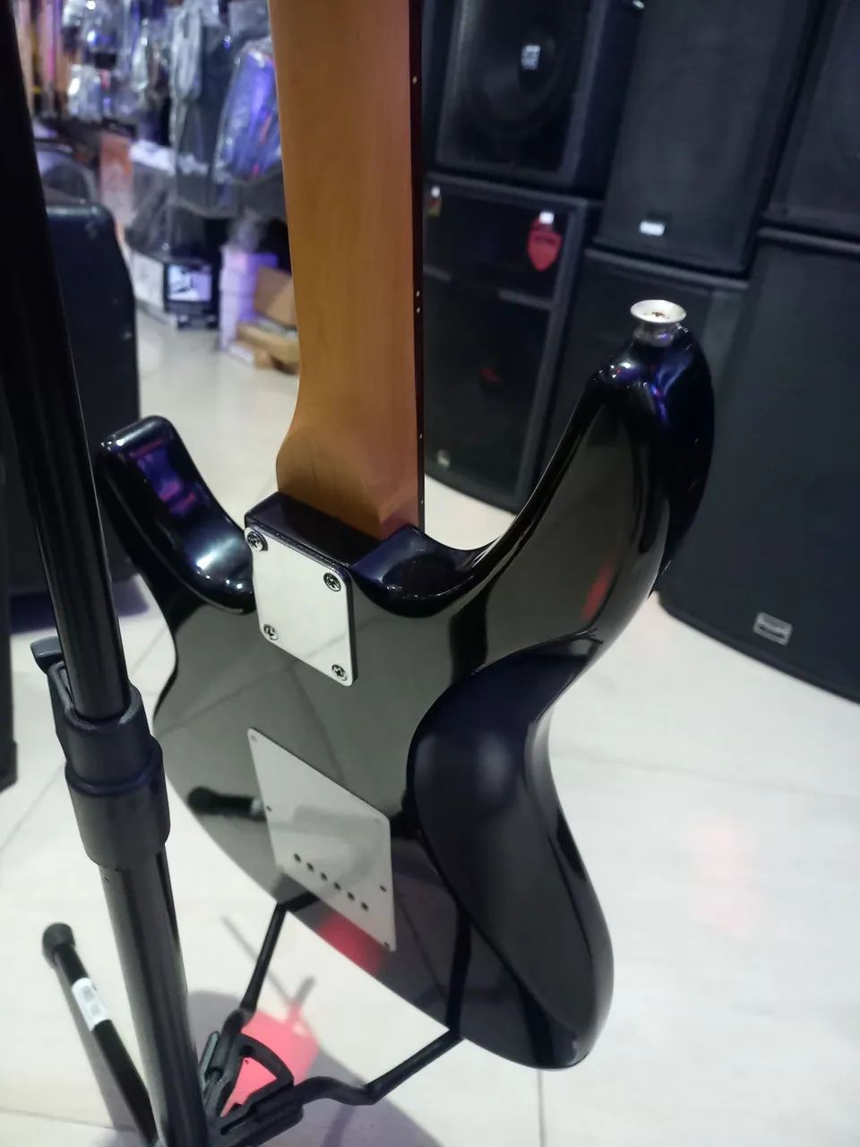 Guitarra stage strato usada com capa ,cabo e correia  - Foto 5