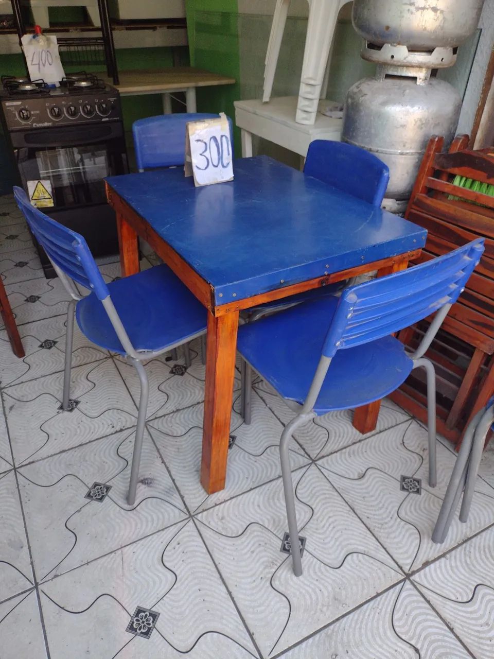 Mesa com 4 cadeiras 