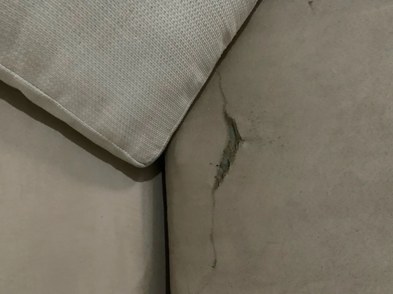 Sofa em couro + Almofadas + Tapete+ quadro  - Foto 2