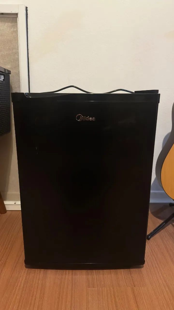  Frigobar Midea usado - 67 litros - Muito Conservado