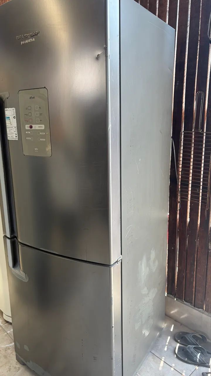 Geladeira inox cinza com marcas e funcionando faço entrega  - Foto 4