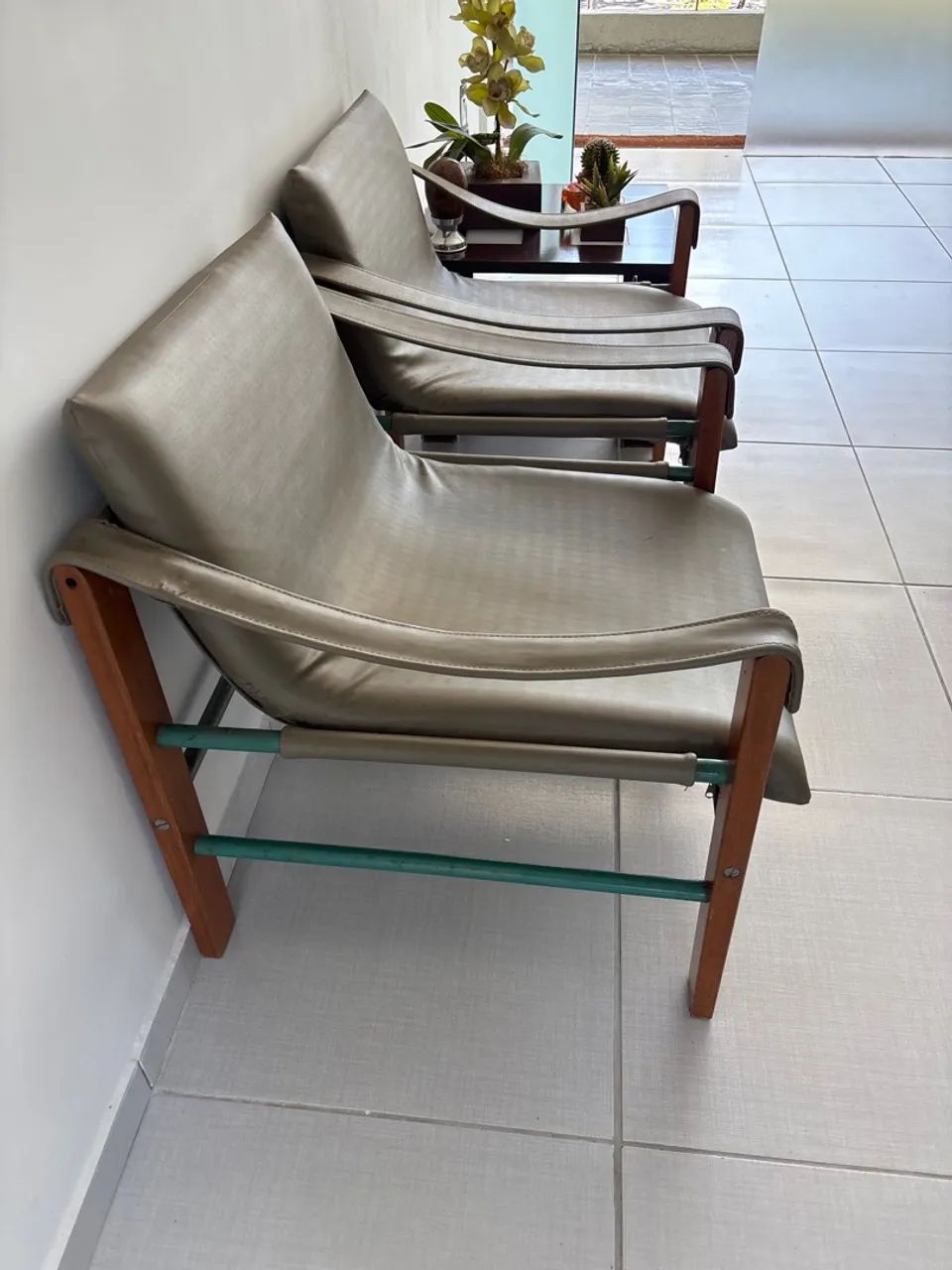 Cadeiras para casa em madeira e couro - Foto 2