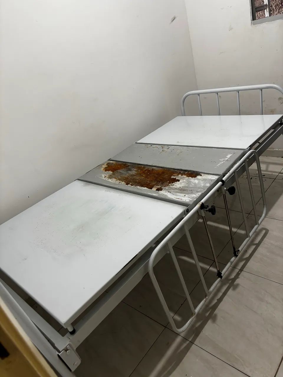 Cama hospitalar ajustável  - Foto 3
