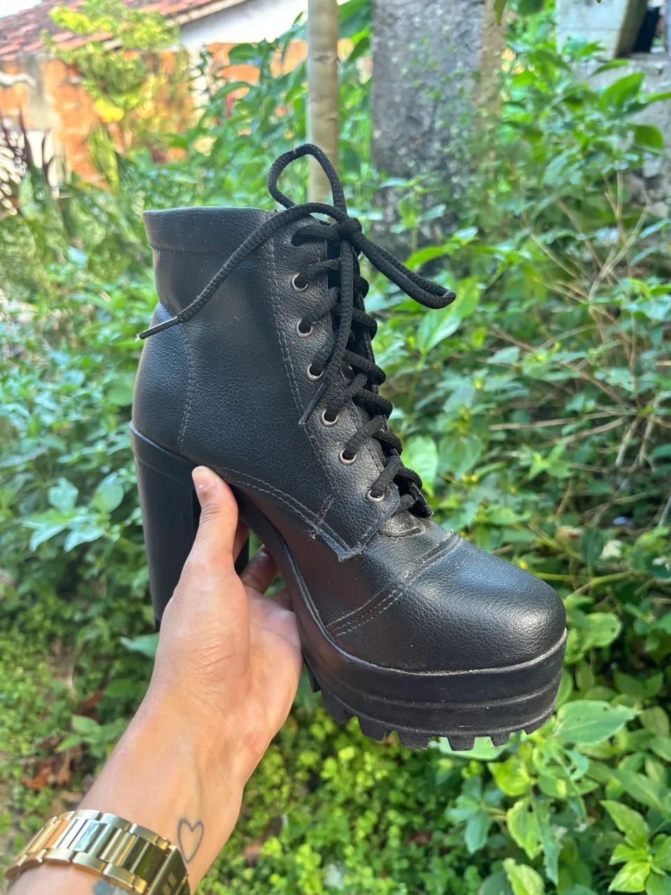 Bota preta 