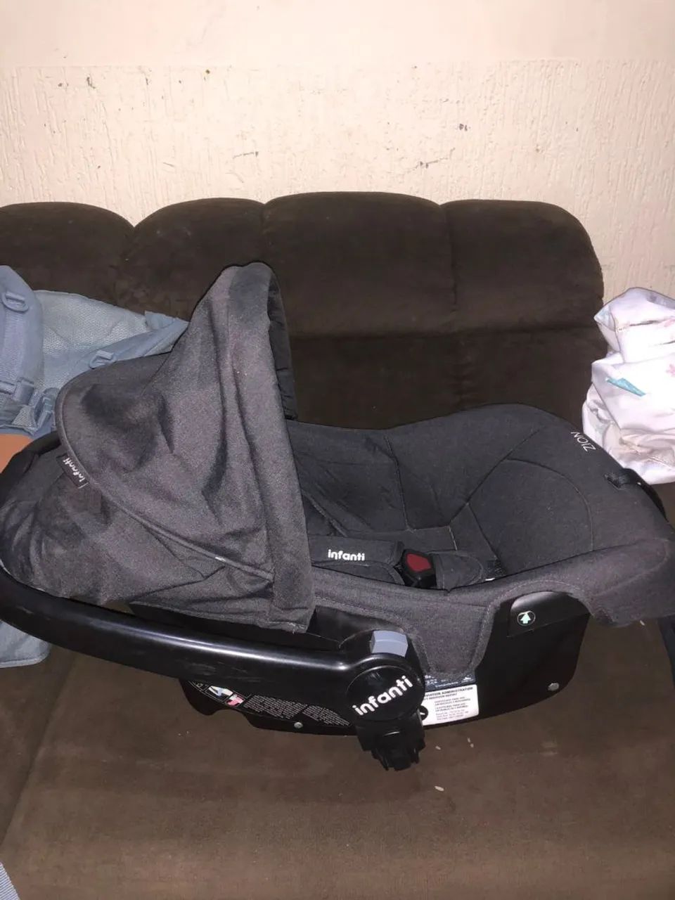 Vendo bebê conforto infanti 