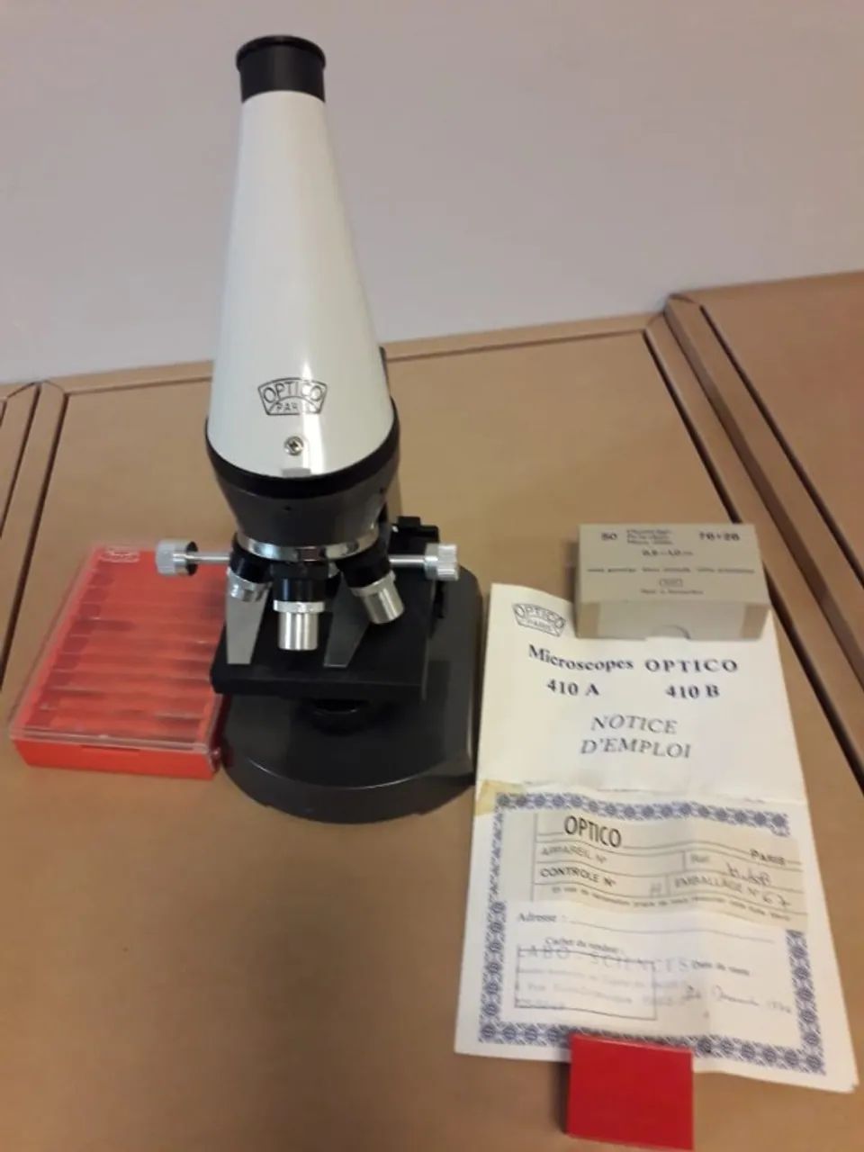 Microscópio Vintage Optico Paris 1976 Com Nota e Manual de epoca - Foto 2