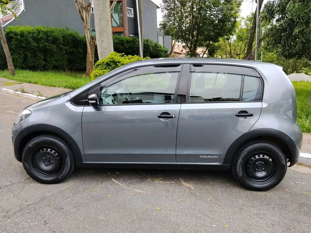 Volkswagen up! track 1.0 Total Flex 12V 5p, foto 8 de 13