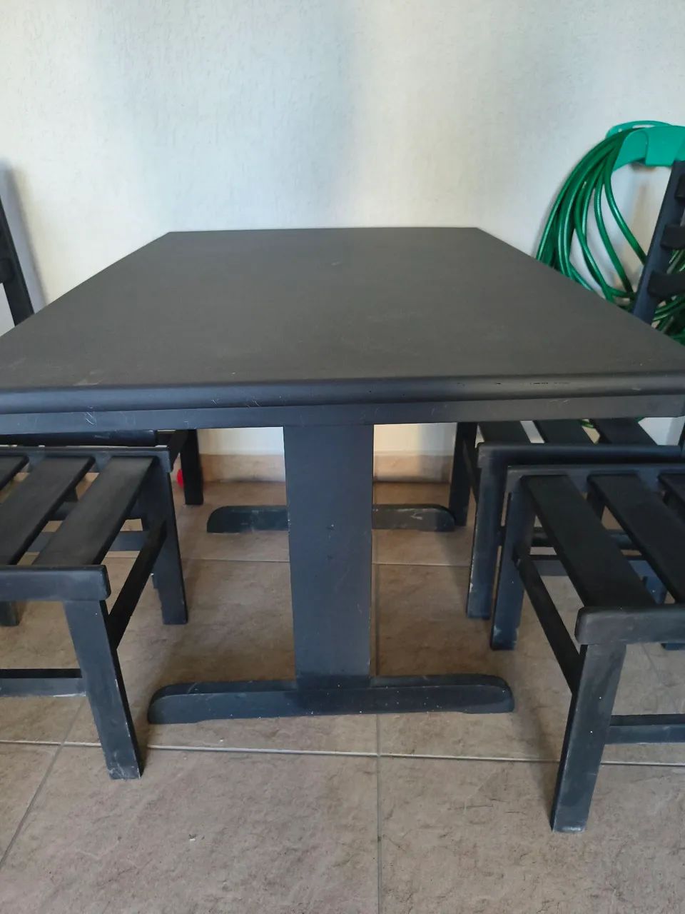 Mesa com 4 cadeiras 