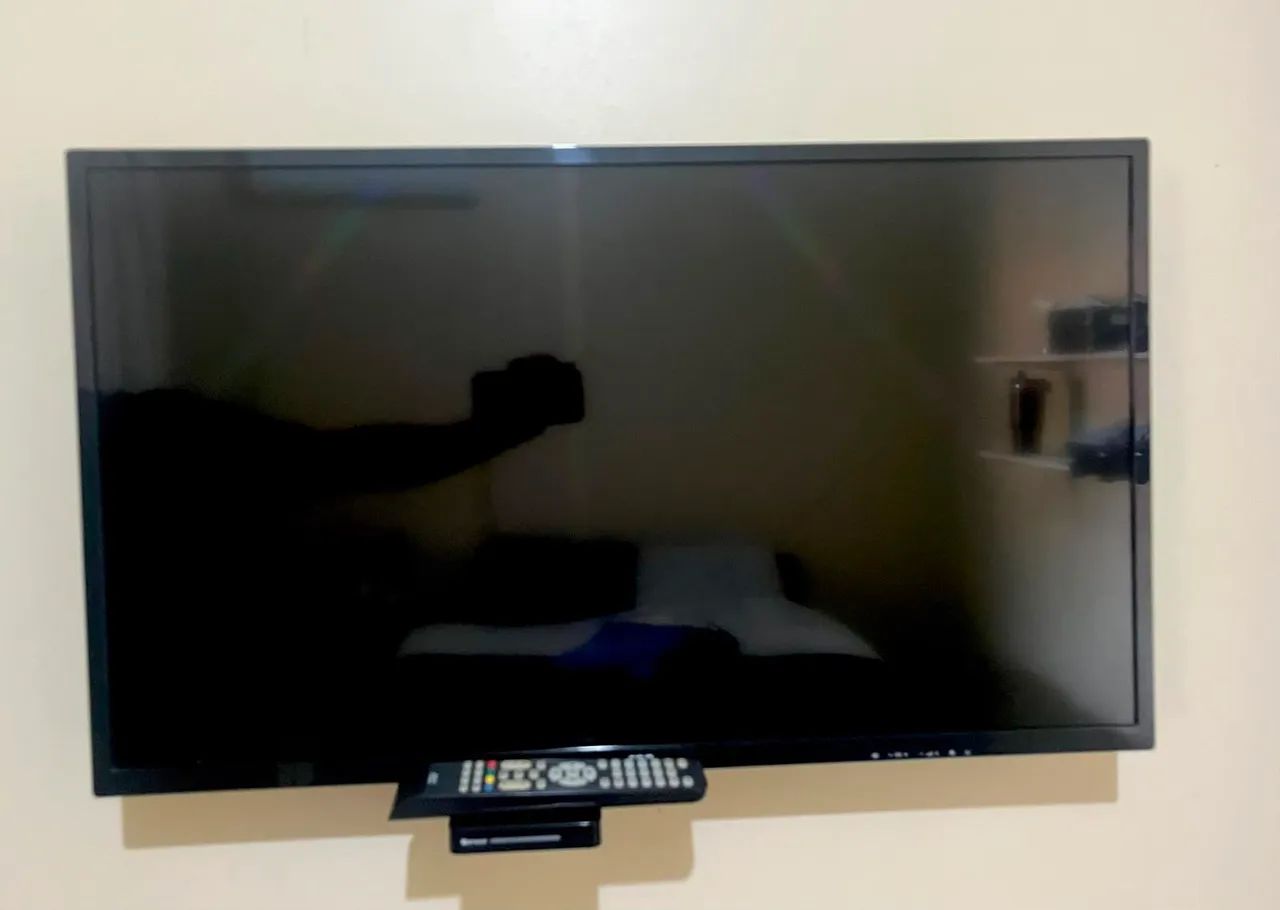 Vendo tv 32 polegadas não e smat  - Foto 2