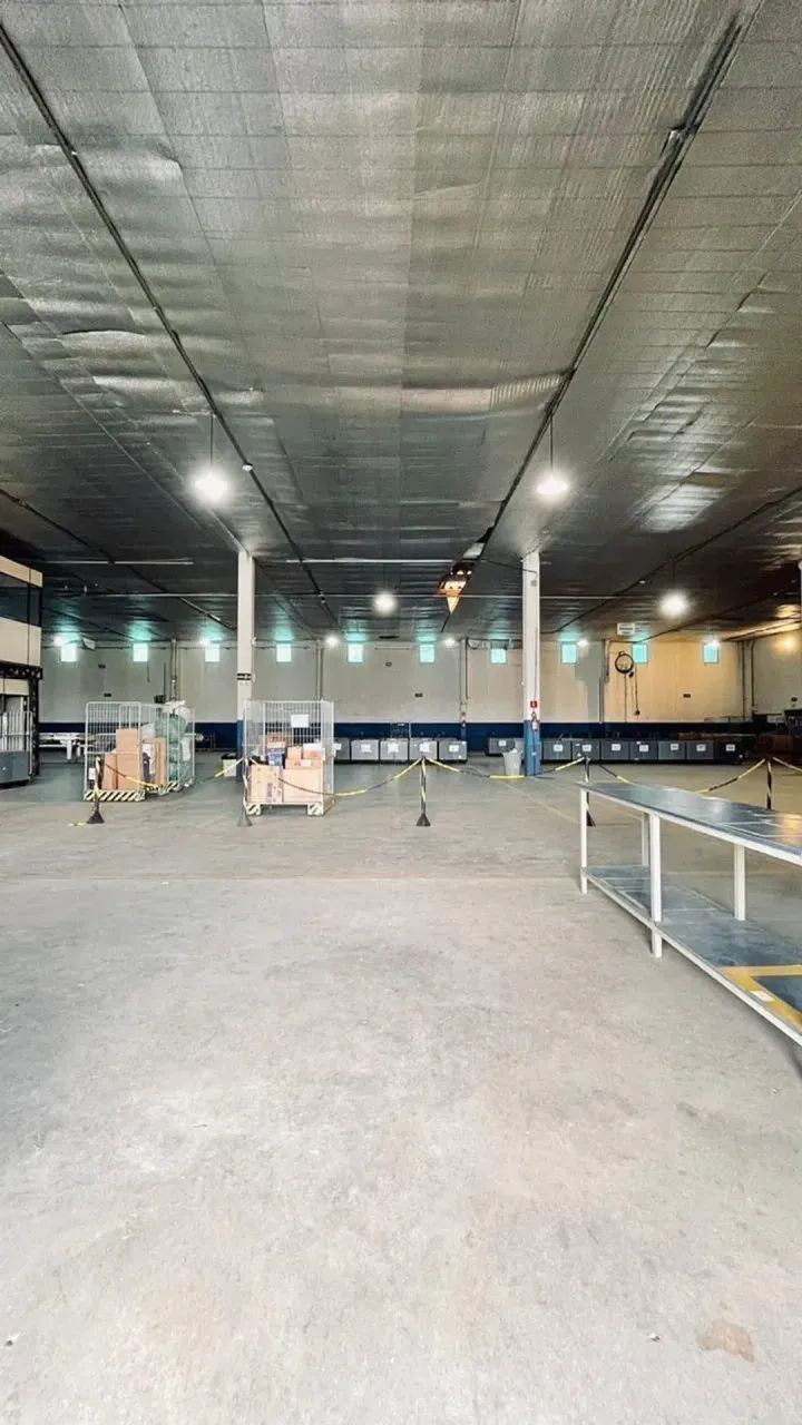 CIC: BARRACÃO LOGÍSTICO EM TERRENO DE 8600m² E PRÉDIO DE 3 ANDARES - Foto 5