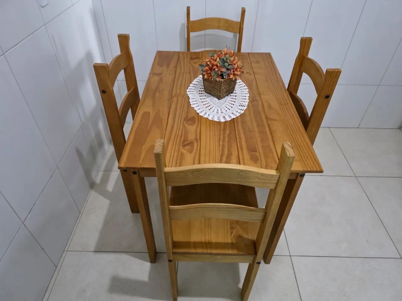 Vendo Mesa Pinus 4 lugares de madeira - Foto 5
