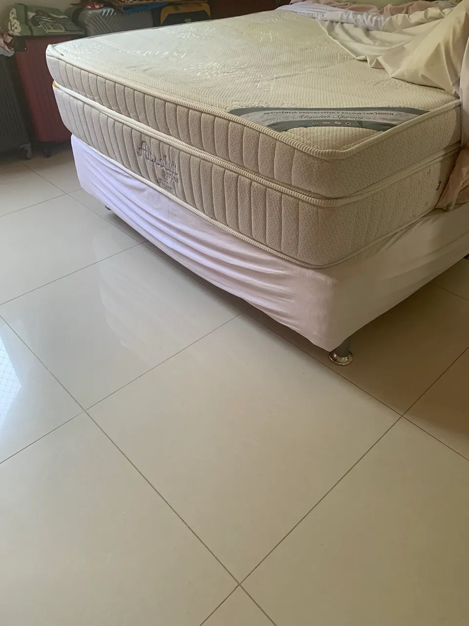 Cama box de casal com colchão 