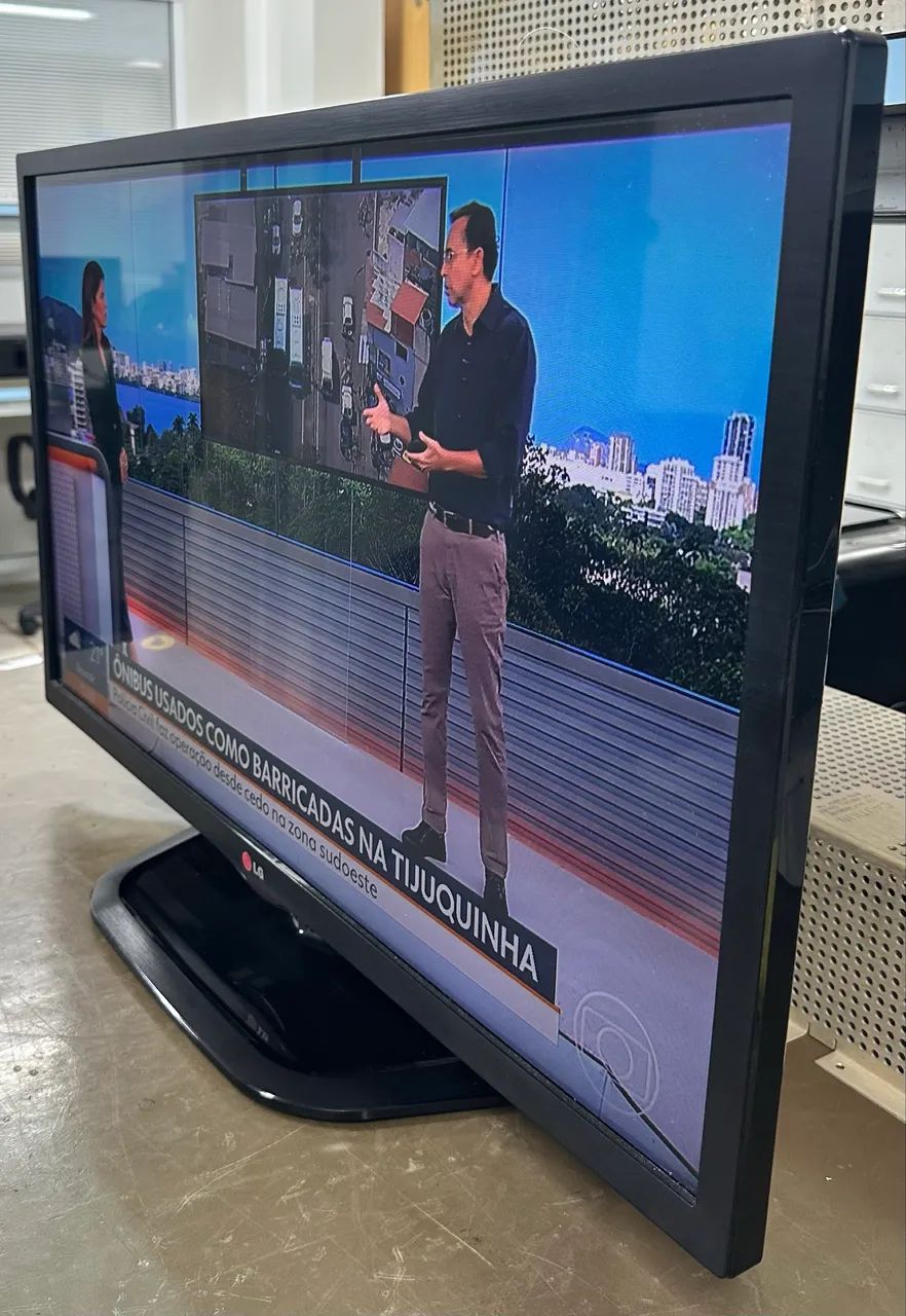 TV 32 polegadas LG FULL HD com pedestal 