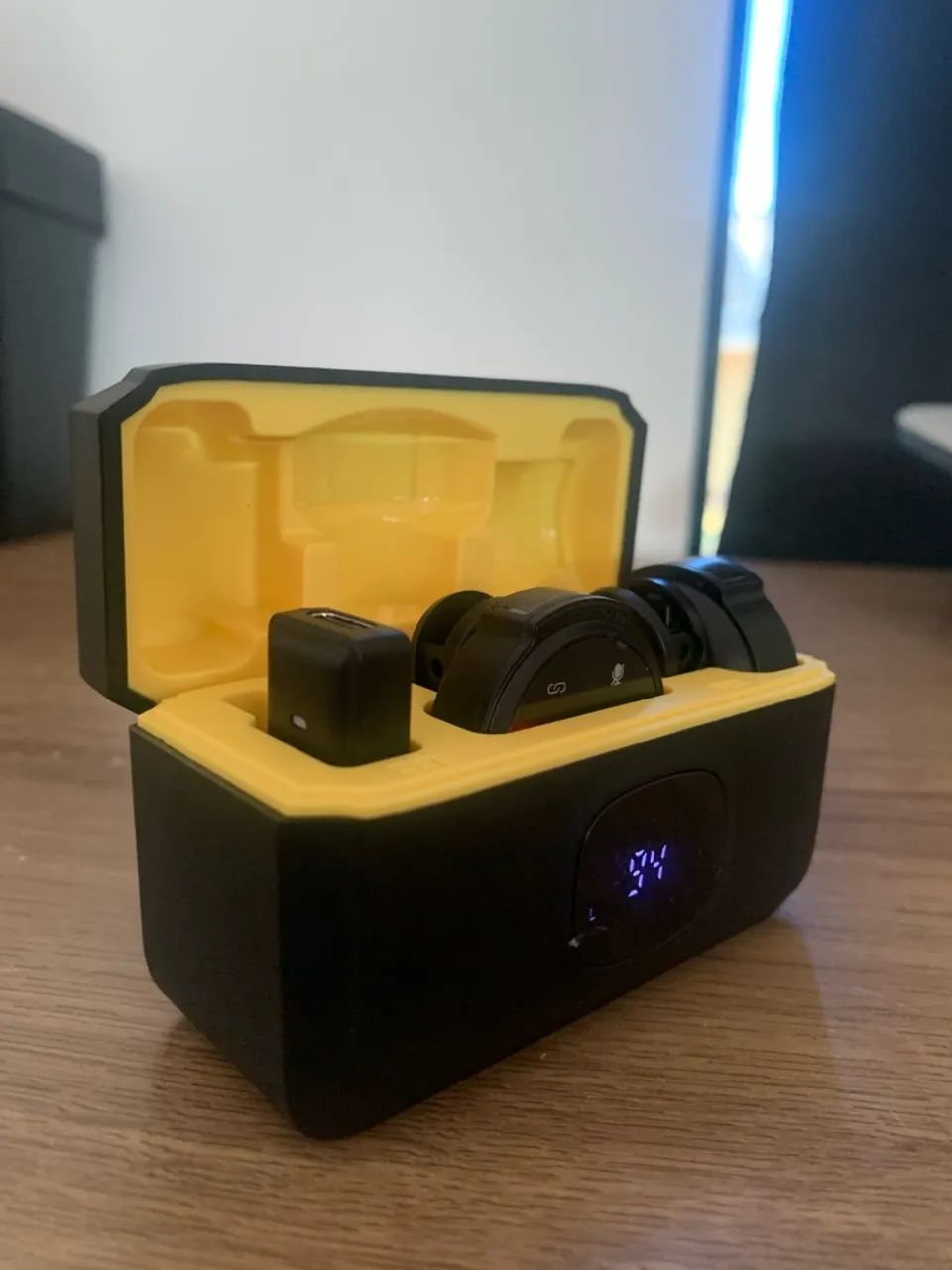 Microfone de Lapela J6 USB-C com 2 Lapelas - Foto 3