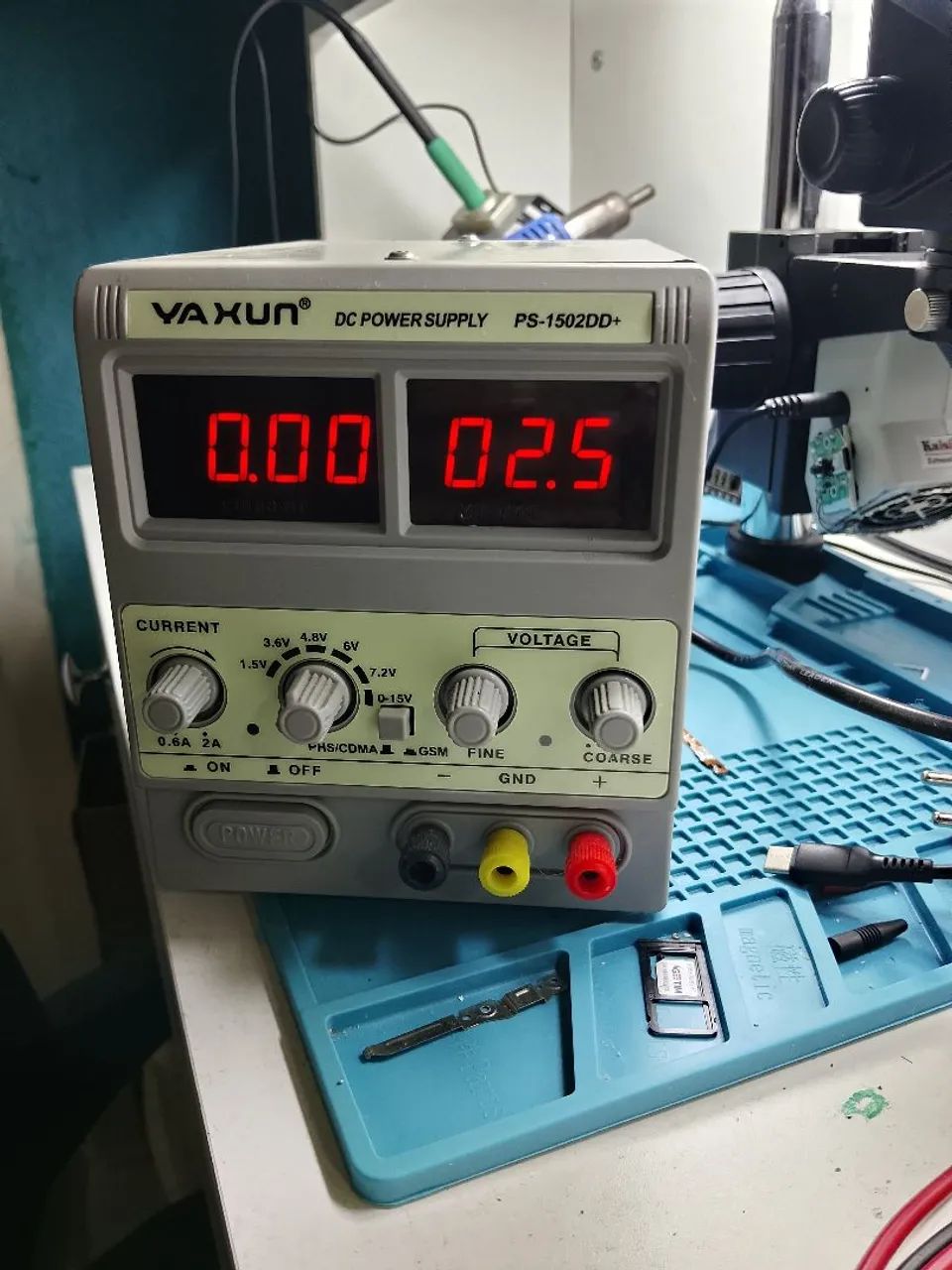 Fonte de bancada yaxun 15v 2a 