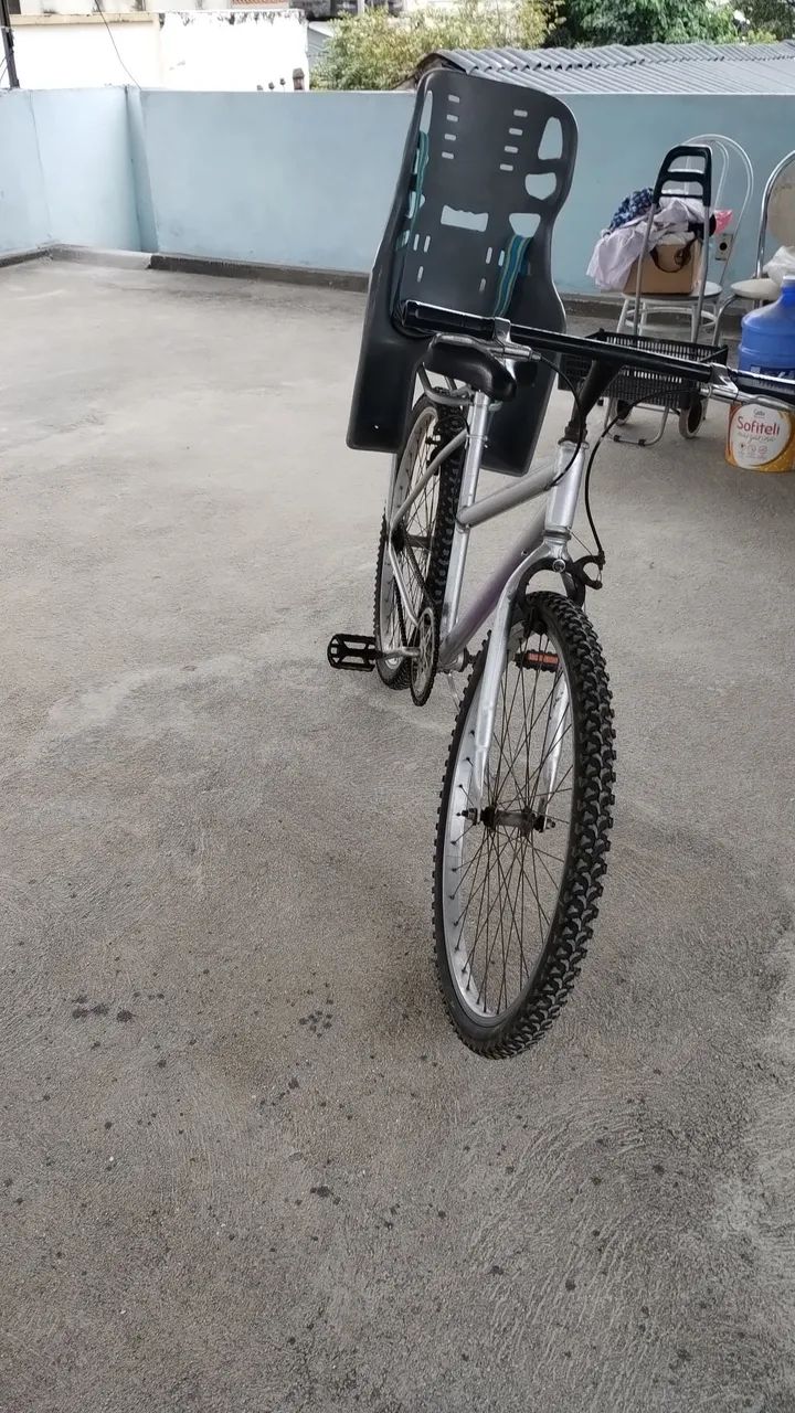 Bicicleta aro 26 com cadeirinha. - Foto 4