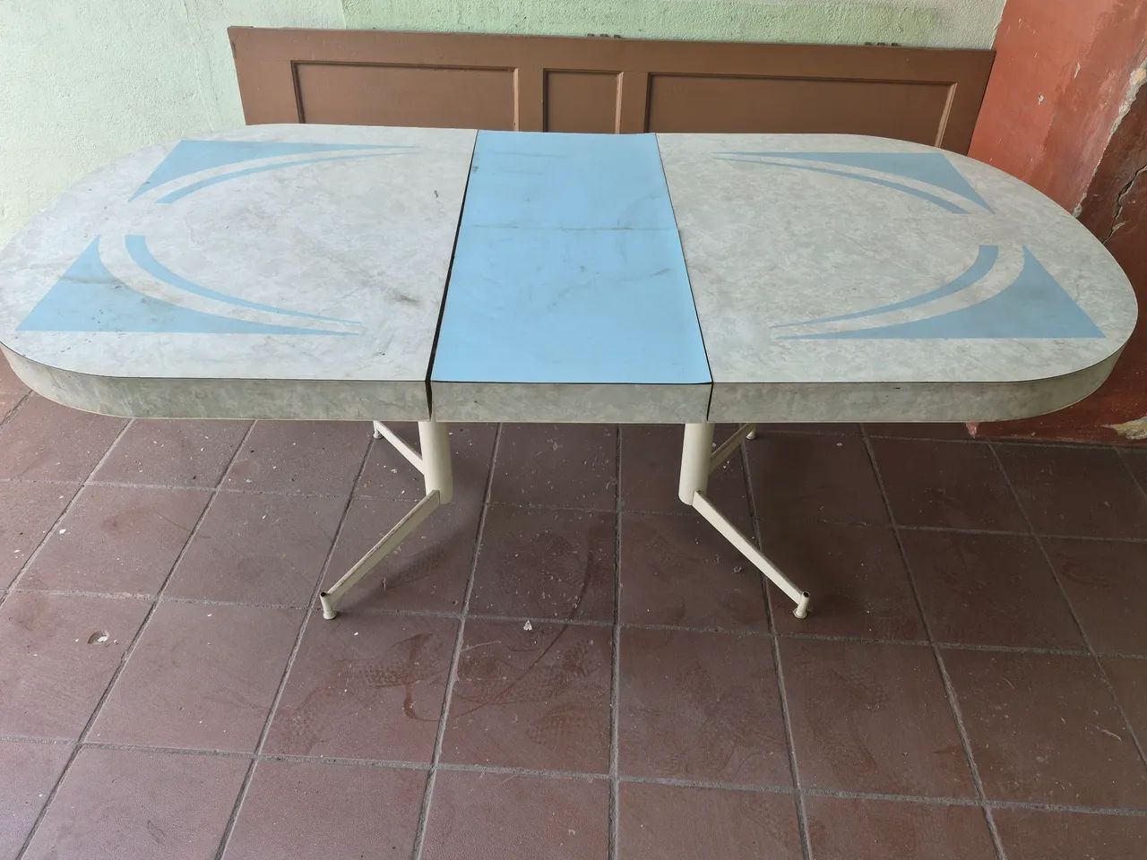 Mesa para área externa (marcas de uso mas funcional) - Foto 2