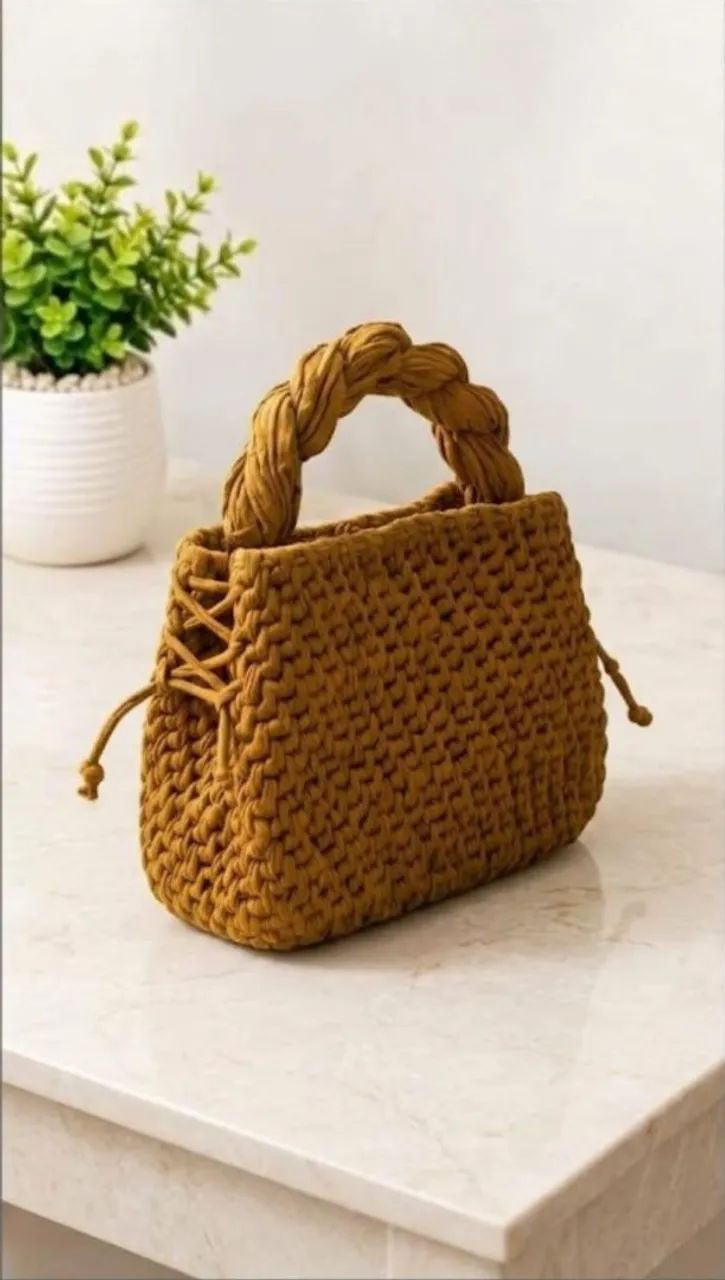 Bolsa em fio de malha 