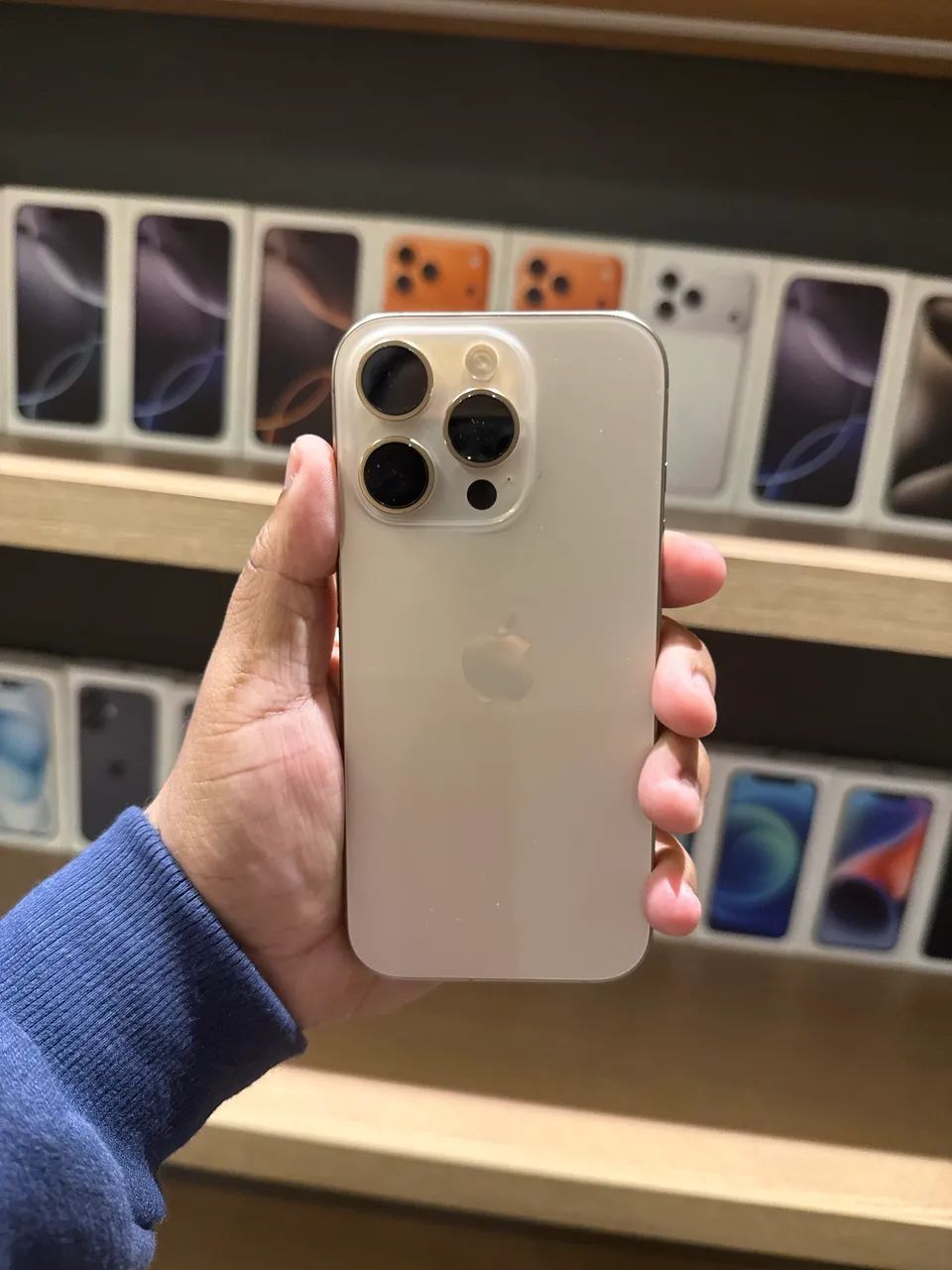 16 PRO DESERT DE 256GB - USADO