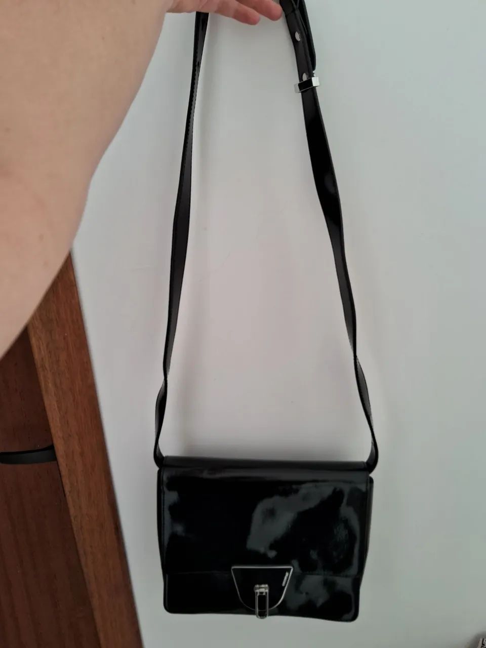 Bolsa preta brilhosa NOVA marca COCCINELLE  - Foto 3