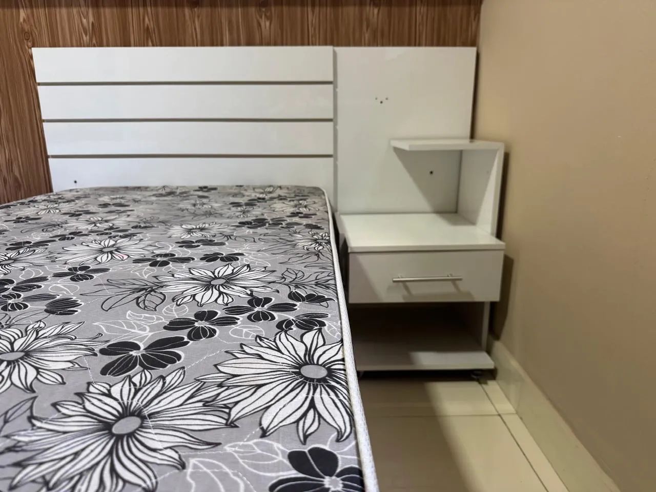 Vendo cama solteiro com painel e criado mudo  - Foto 5