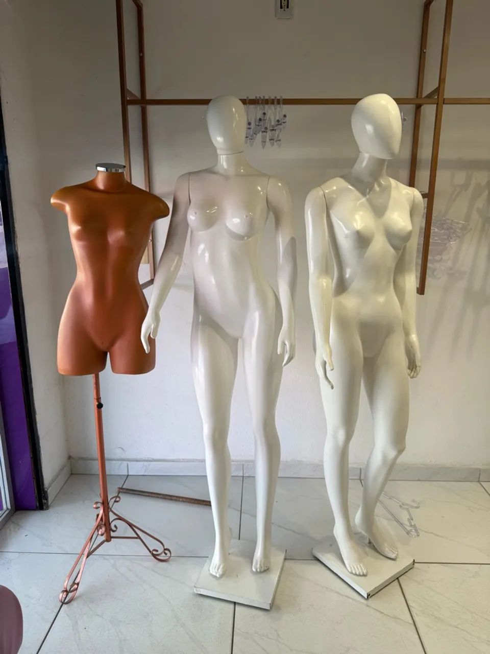 Manequim feminino usado 