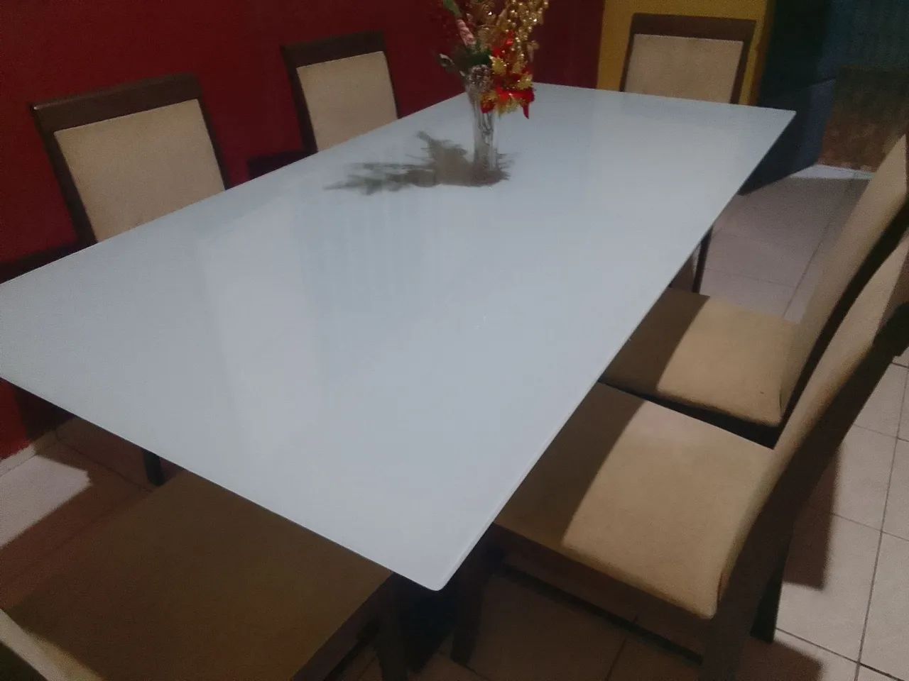 Mesa com tampa de vidro e com 6 cadeiras - Foto 3