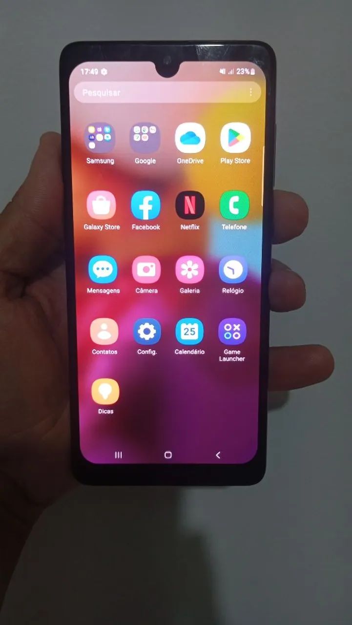 Vendo um celular bem conservado A71 128 GB valor 500 reais 