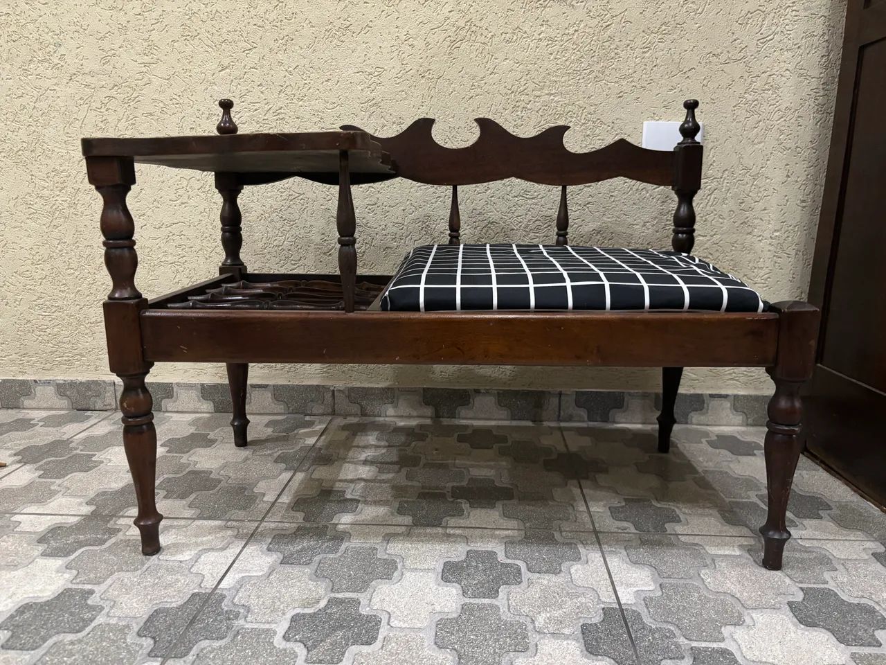 Mesa de canto - Namoradeira Antiga