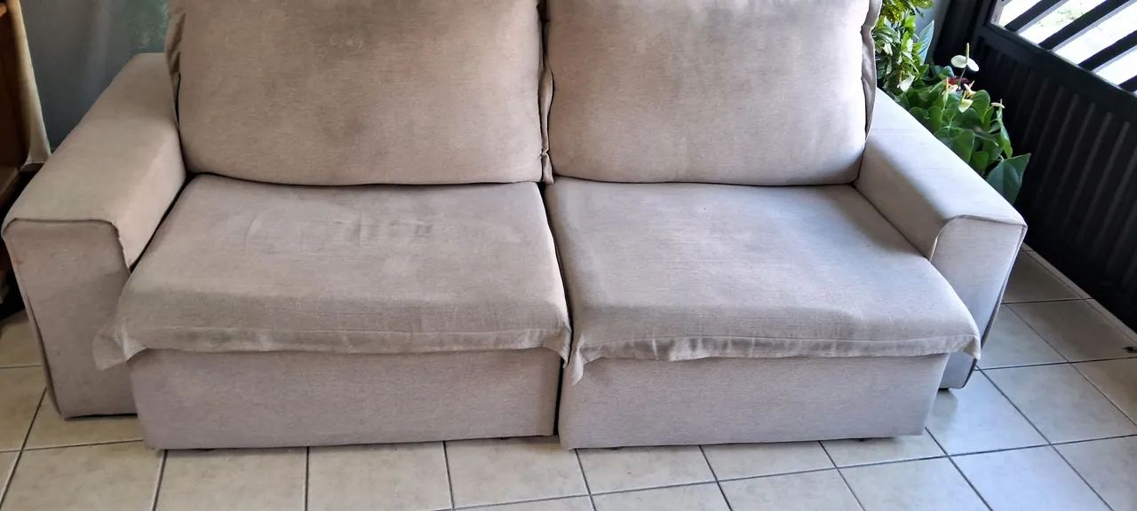 Sofa reclinável e retrátil 4 lugares ótimo estado  - Foto 3