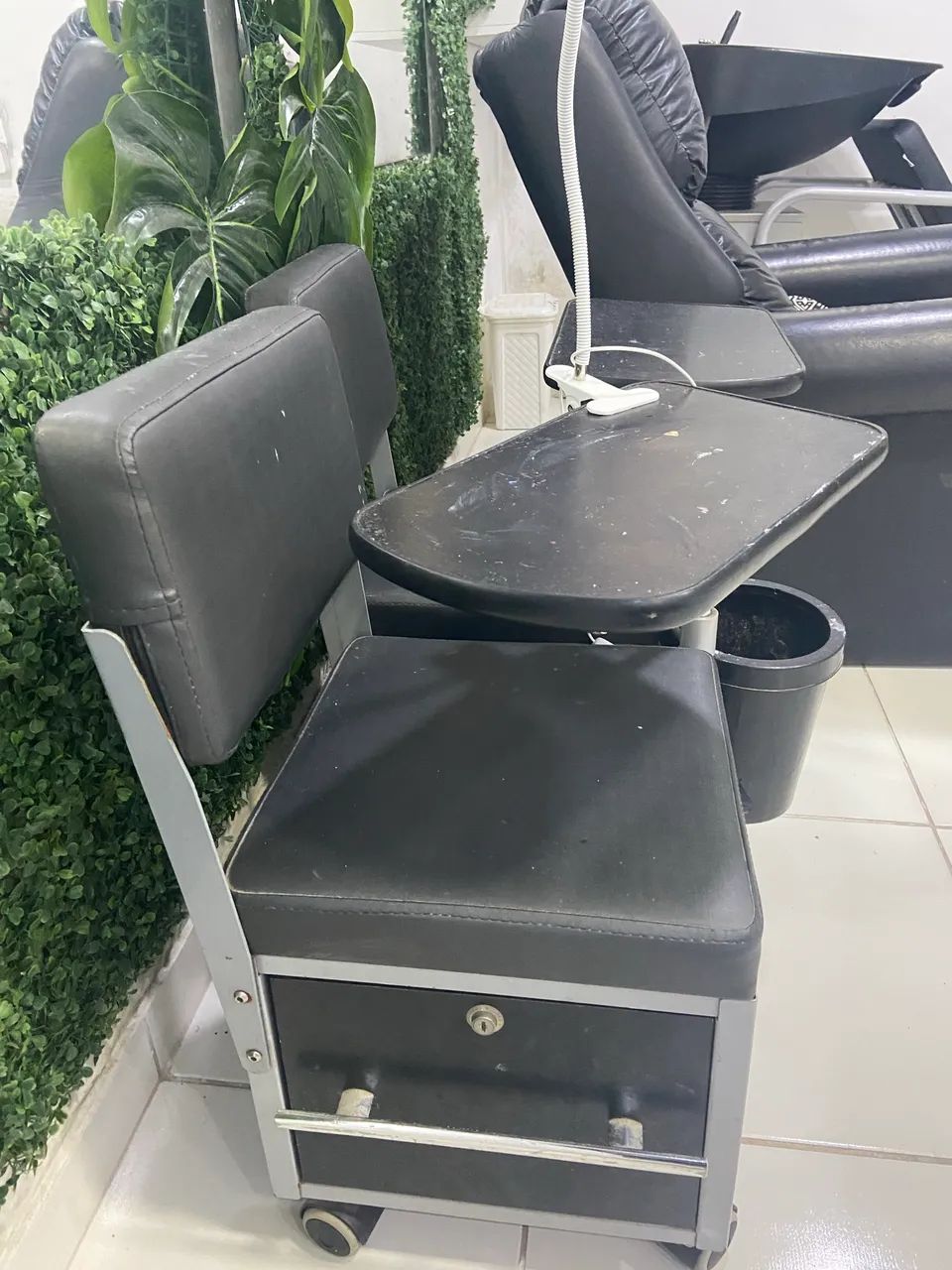 Carrinho auxiliar de Manicure