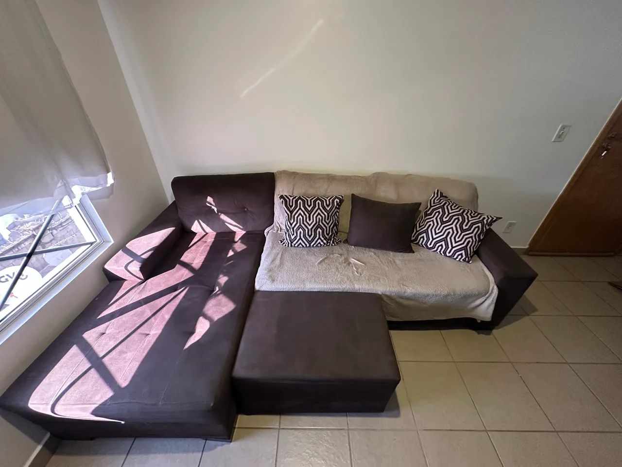 Vendo Sofá Semi Novo 3 lugares - Foto 5