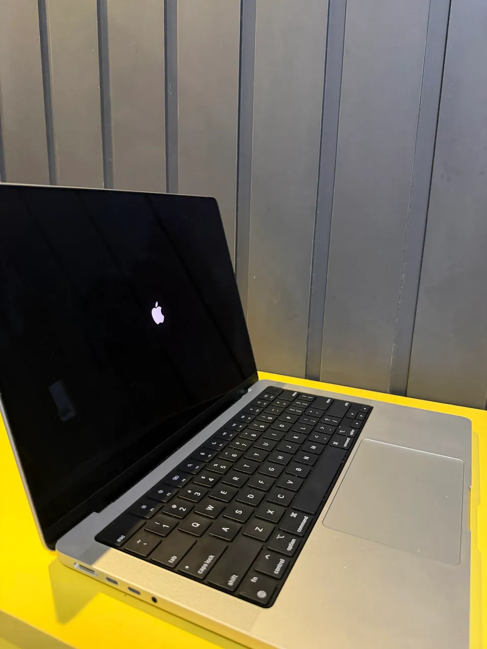 MacBook Pro 15? 2017 | i7 | 16GB RAM | SSD 256GB | Bateria 7