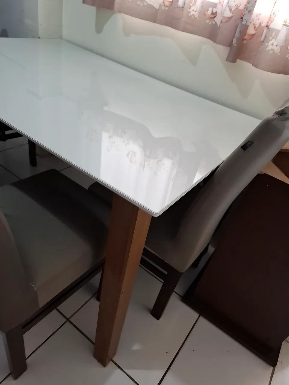 Vendo mesa 4 cadeiras  - Foto 2