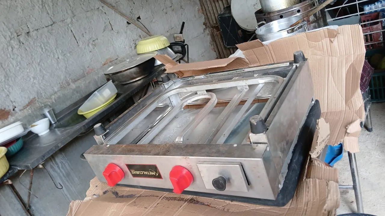 Fritadeira elétrica industrial 4 Cubas e uma chapa a gás  - Foto 3