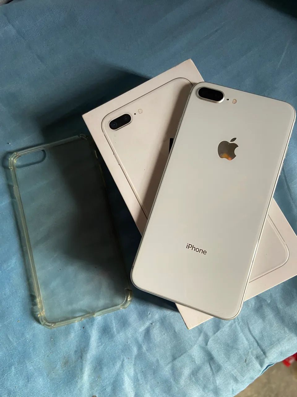 iPhone 8 Plus com caixa 