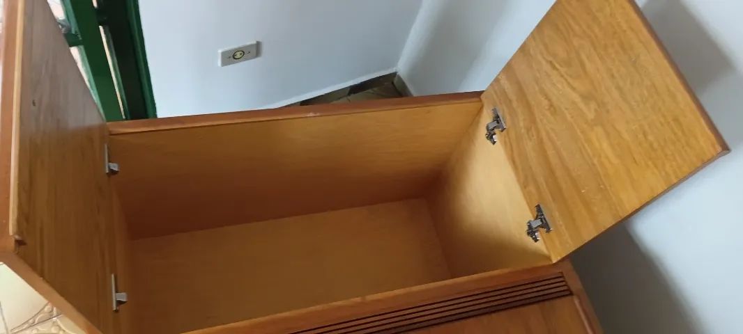 Armário multiuso de MADEIRA! (Não é MDF) Com maleiro e gaveta  - Foto 2