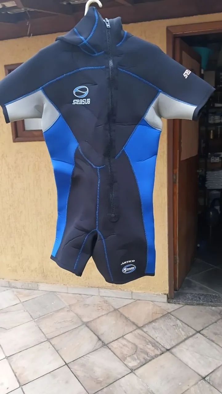 Short jonh neoprene Lycra com capuz NOVO 
