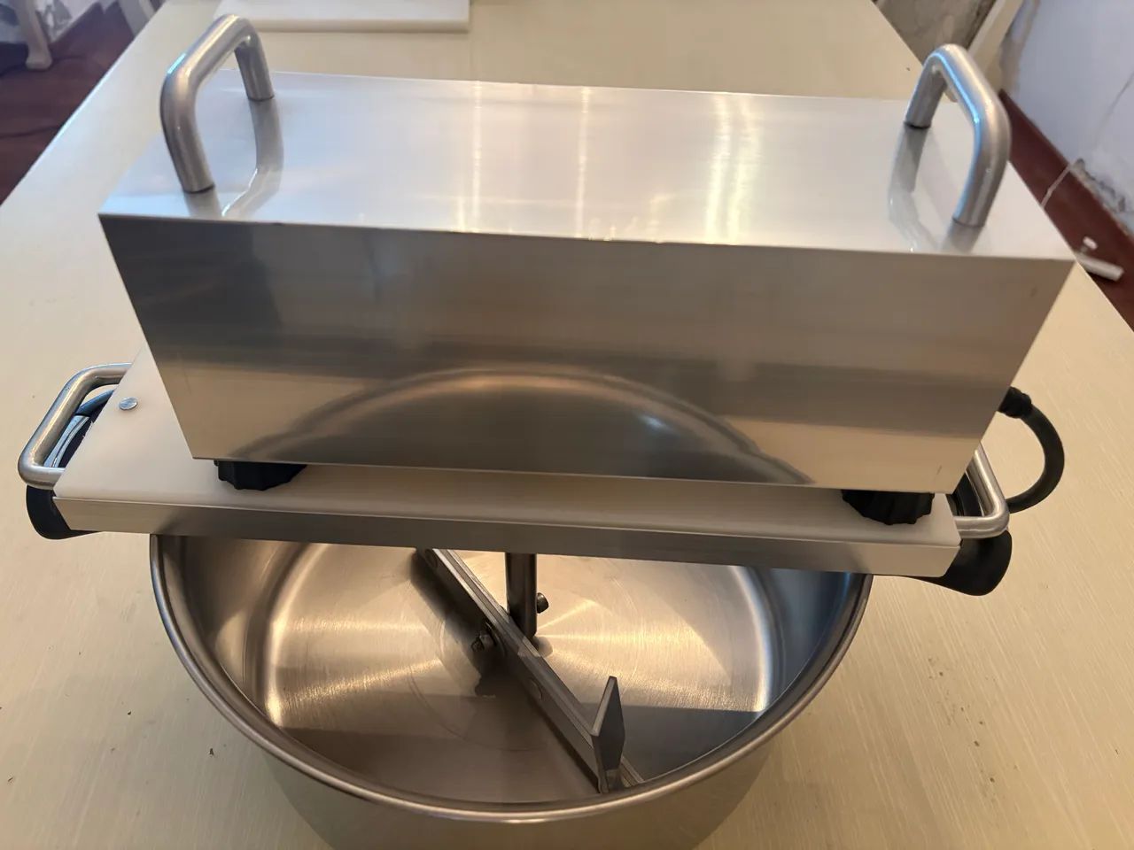 Panela mexedora automática Bennedita Pan mais Virapan 127v - Foto 5