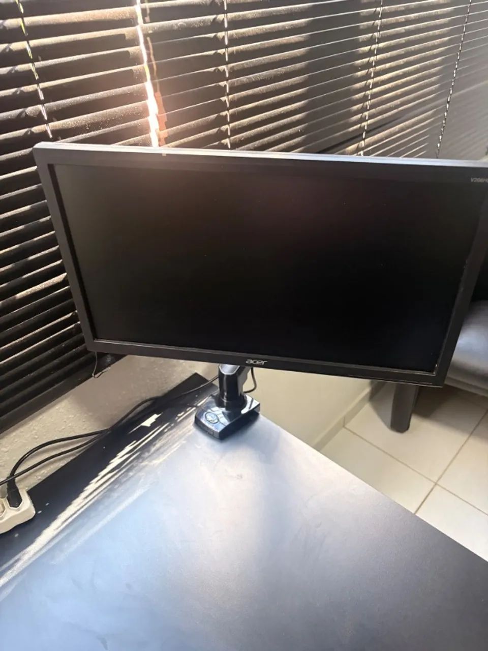 Monitor com suporte 