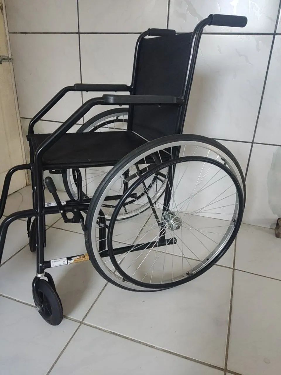 Vendo cadeira de rodas  - Foto 2