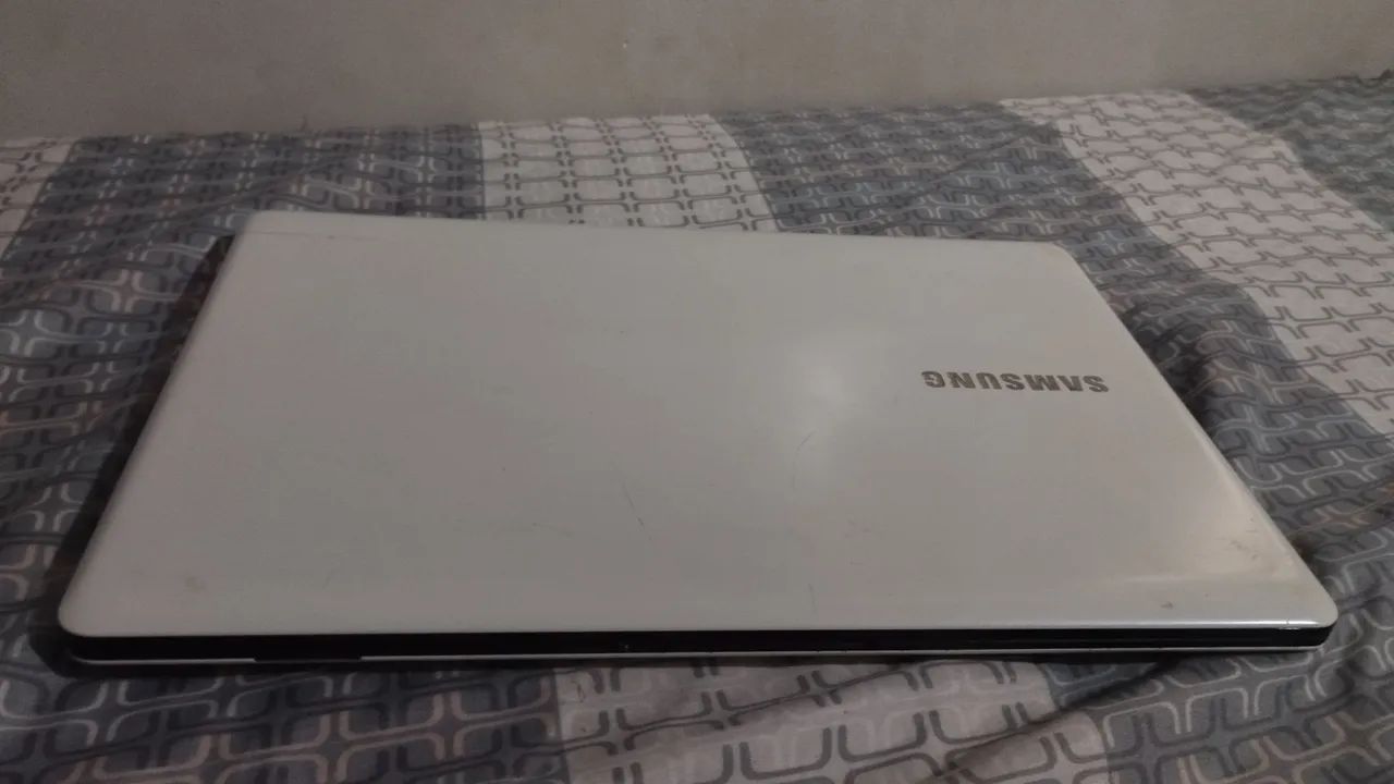 Notebook Samsung Essentials E21 Branco, 8GB, 119 GB SSD, Windows 10, Intel Celeron 3205U<br>
