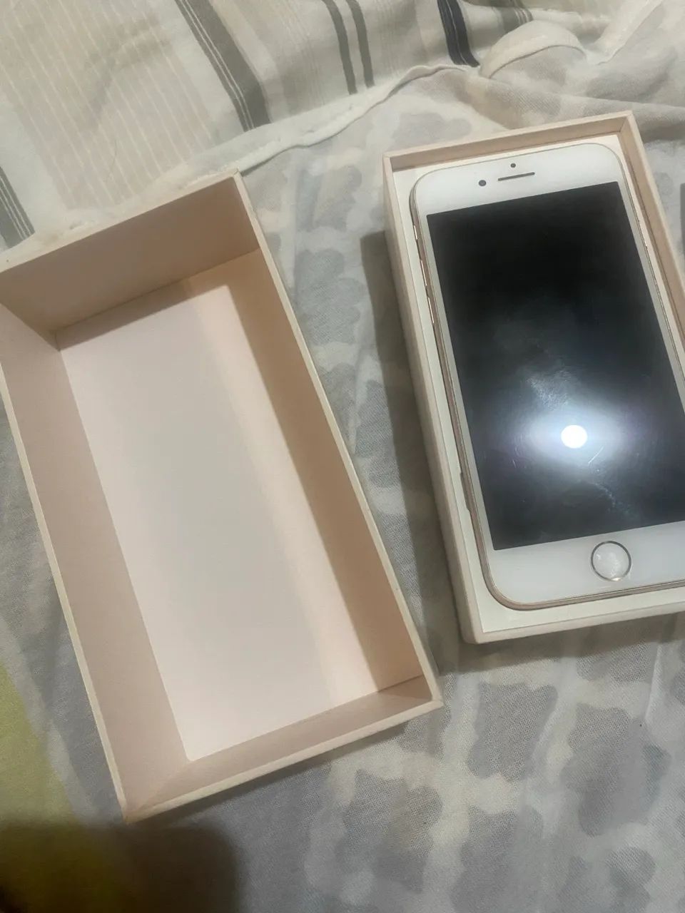 Iphone 8 excelente com caixa e nota fiscal - Foto 2