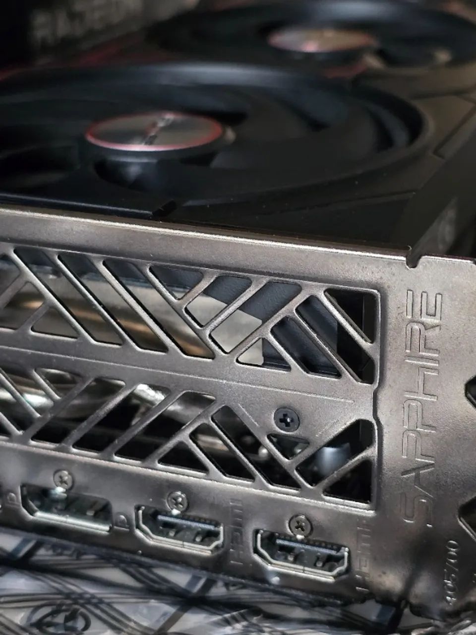 Placa de Vídeo AMD Sapphire Pulse RX 9700 XT 16GB - Foto 4