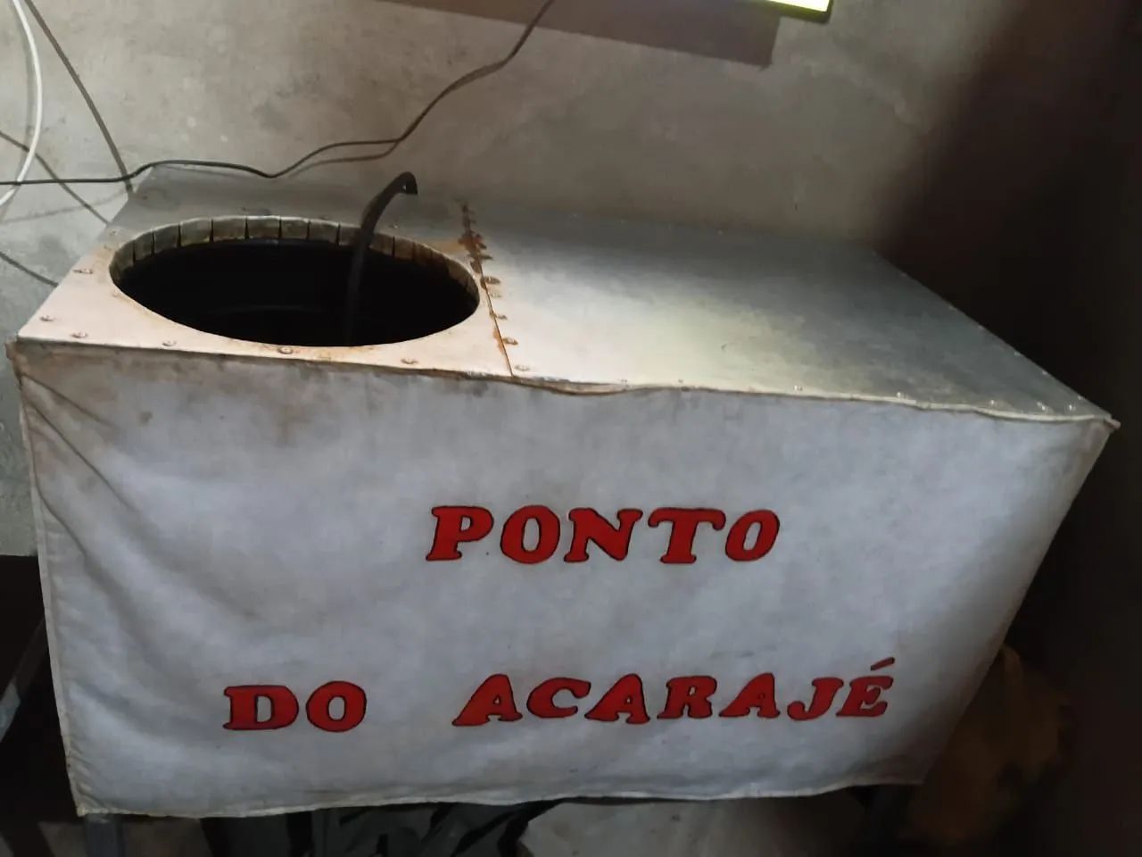 Branquinha  de acarajé com fogão aclopado